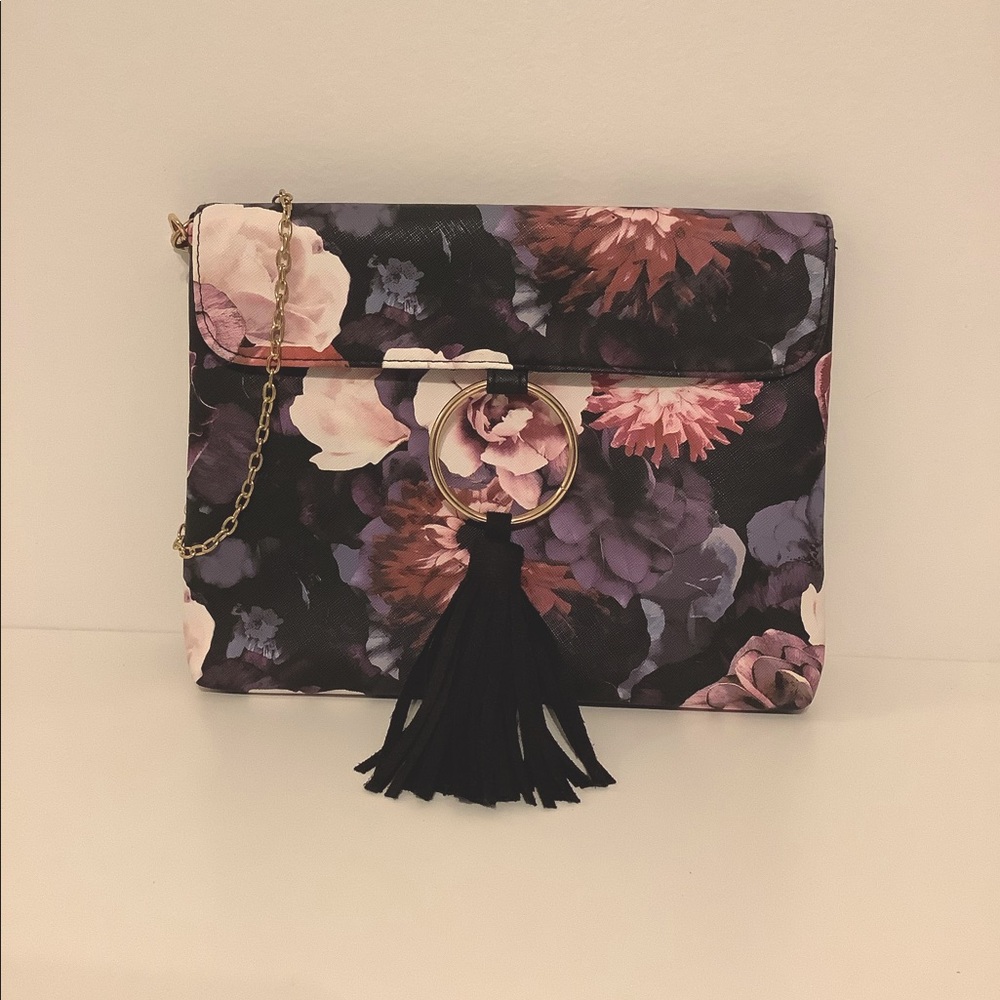 Handbag with flower prints.👜 🌺 faux leather ..